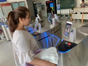 宿舍人脸识别通道 