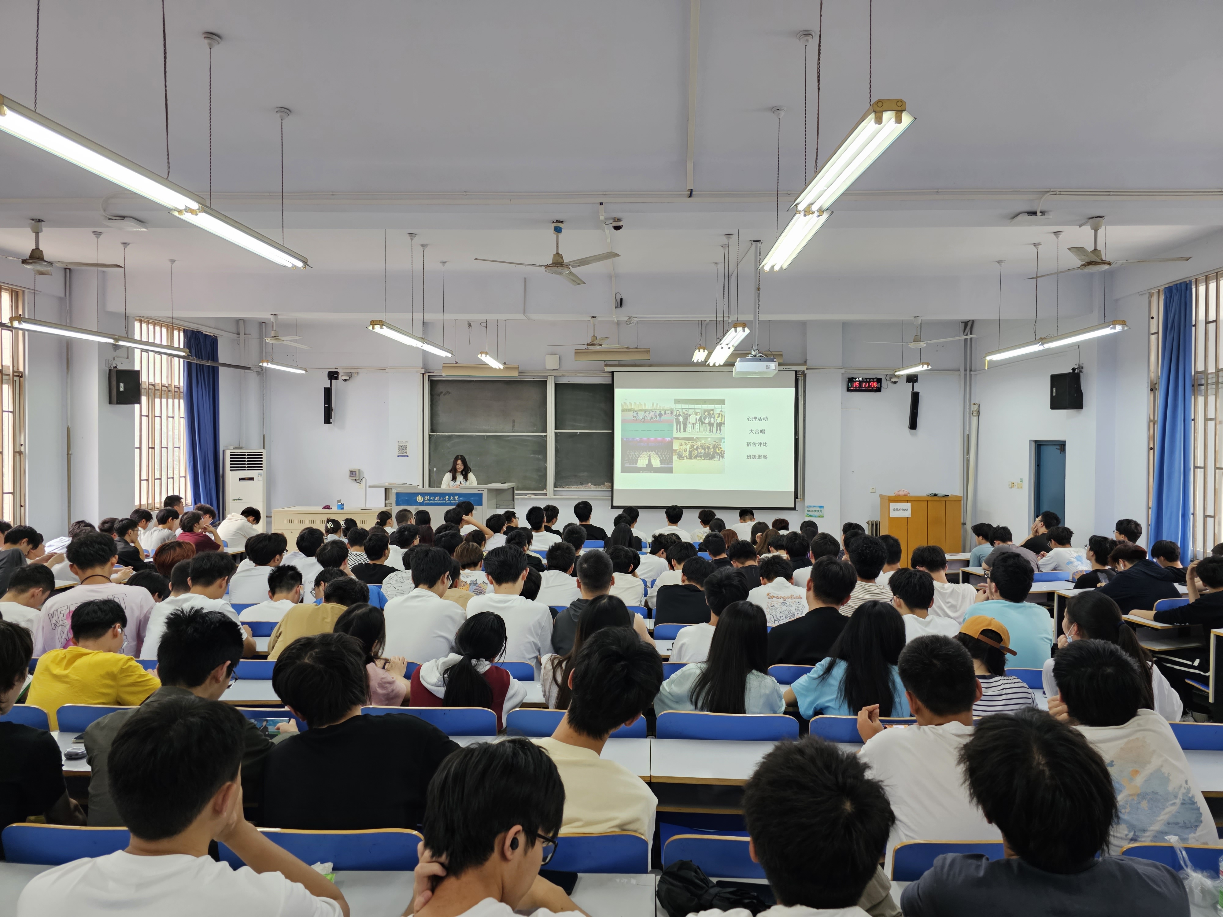 物理与电子工程学院开展大学生生涯规划分享交流会